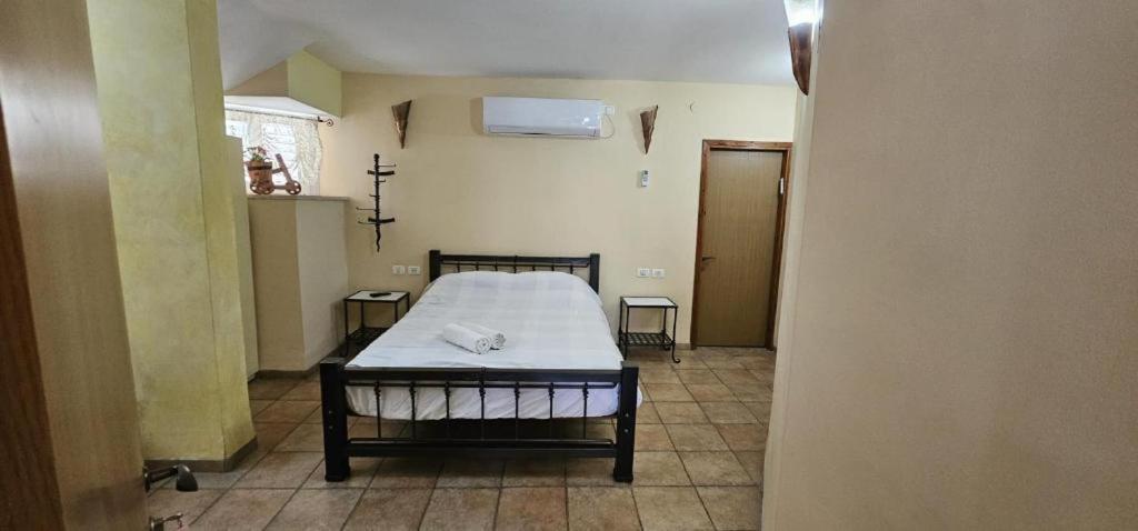 Villa נופש דביר - סוויטות מהממות ובקתה כפרית עם ג'קוזי ליד הכנרת - יש מקלט צמוד Migdal Habitación foto